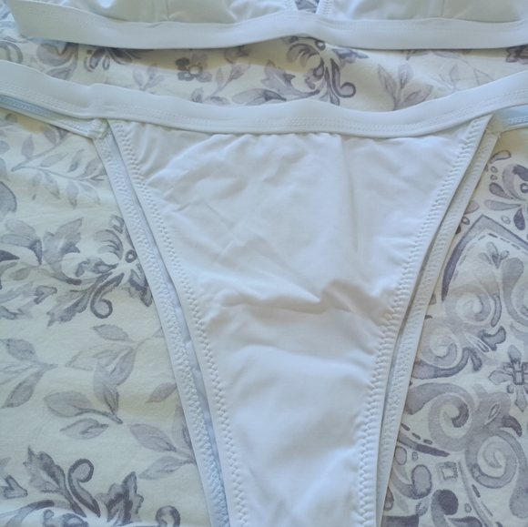 SHEIN 2 Piece Simple White Bikini Set - Picture 5 of 16